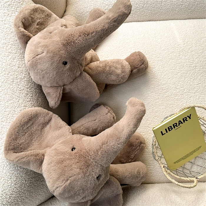 91家纺网 家纺一手货源 找家纺 （总）希诺家居 2023新款设计师款小象抱枕