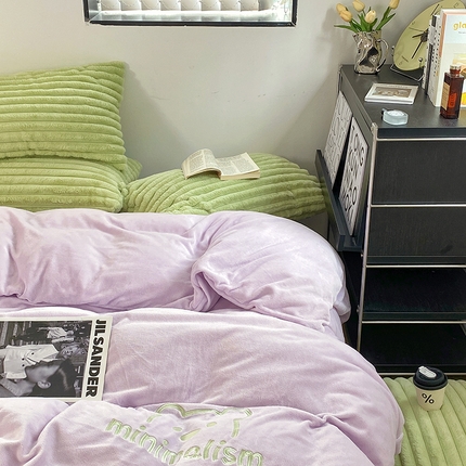 91家纺网 家纺一手货源 找家纺 2023新款兔毛绒双拼绣花四件套补拍 梦幻紫