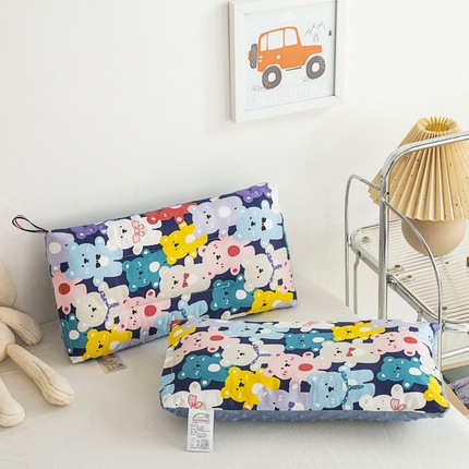 91家纺网 家纺一手货源 找家纺 其乐枕芯 2023新款全棉儿童豆豆安抚枕 七彩熊