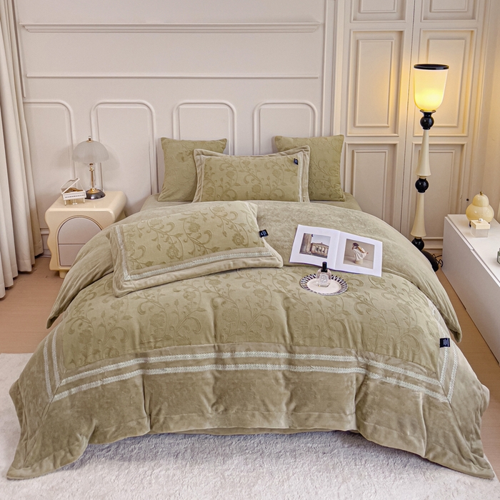 91家纺网 家纺一手货源 找家纺 品家居 2025新款5D雕花牛奶绒绣花大拼角四件套-岁月静好 秋黄