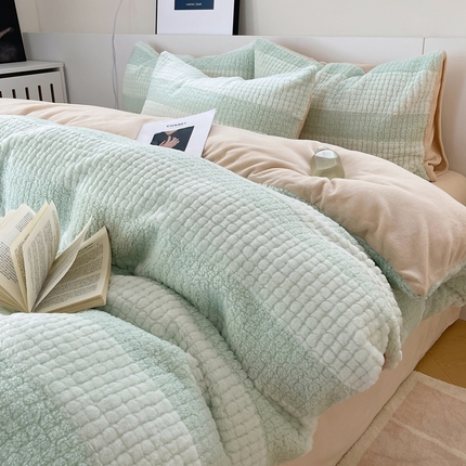 91家纺网 家纺一手货源 找家纺 （总）三朵家纺 2023新款加厚保暖雕花兔毛绒四件套