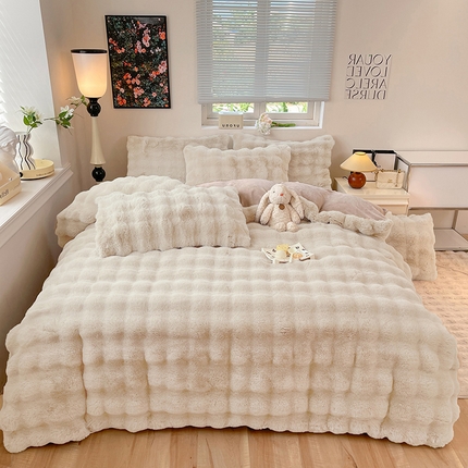 91家纺网 家纺一手货源 找家纺 席之家 2024新款高克重托卡斯仿皮草大泡泡兔兔绒牛奶绒四件套 白咖