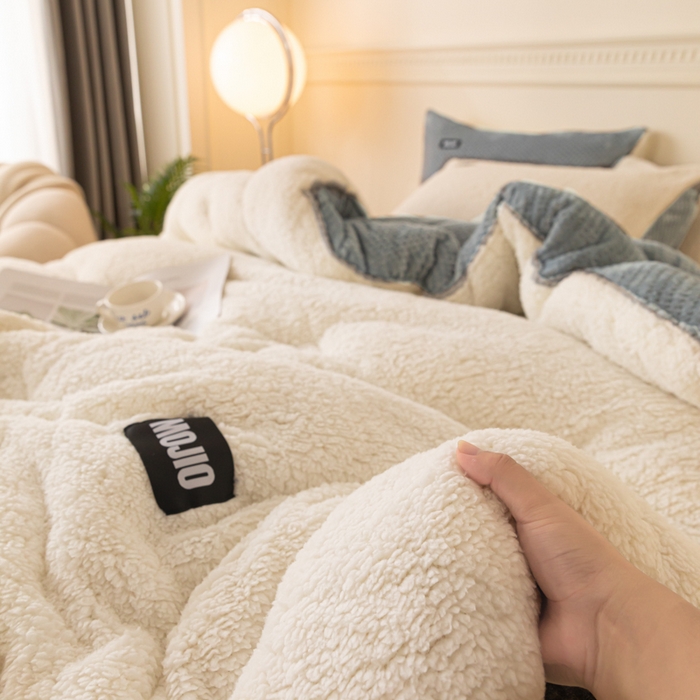 91家纺网 家纺一手货源 找家纺 （总）荔禾家居 2023新款羊羔绒贝贝绒贴标保暖冬被被子被芯