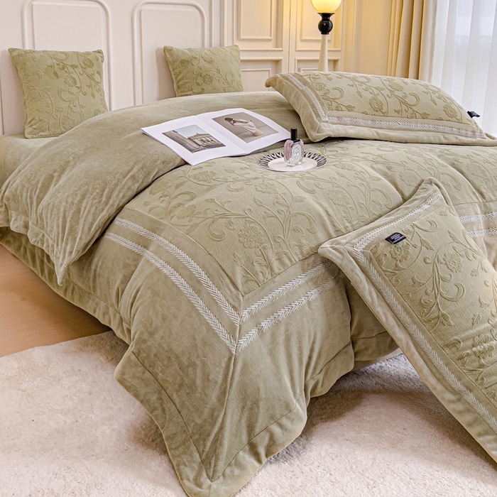 91家纺网 家纺一手货源 找家纺 品家居 2025新款5D雕花牛奶绒绣花大拼角四件套-岁月静好 秋黄