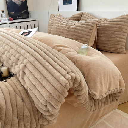 91家纺网 家纺一手货源 找家纺 （总）三朵家纺 2023新款加厚保暖雕花兔毛绒四件套