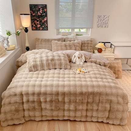 91家纺网 家纺一手货源 找家纺 席之家 2024新款高克重托卡斯仿皮草大泡泡兔兔绒牛奶绒四件套 纯咖