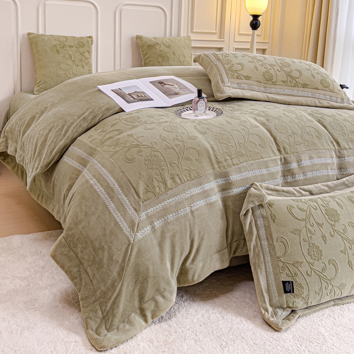 91家纺网 家纺一手货源 找家纺 品家居 2025新款5D雕花牛奶绒绣花大拼角四件套-岁月静好 秋黄