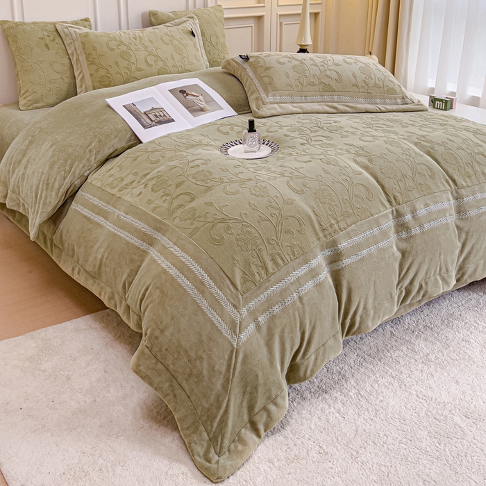 91家纺网 家纺一手货源 找家纺 品家居 2025新款5D雕花牛奶绒绣花大拼角四件套-岁月静好 秋黄