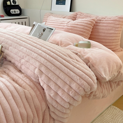 91家纺网 家纺一手货源 找家纺 （总）三朵家纺 2023新款加厚保暖雕花兔毛绒四件套