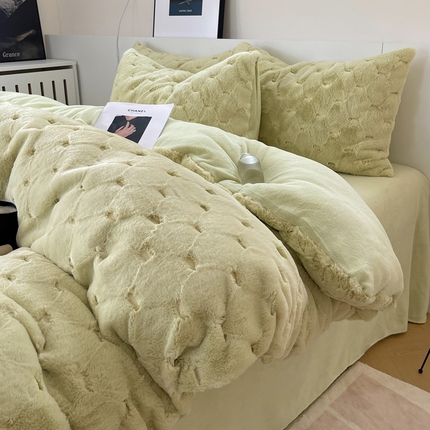 91家纺网 家纺一手货源 找家纺 （总）三朵家纺 2023新款加厚保暖雕花兔毛绒四件套