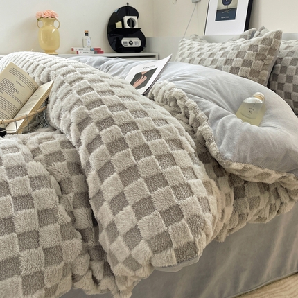 91家纺网 家纺一手货源 找家纺 （总）三朵家纺 2023新款加厚保暖雕花兔毛绒四件套