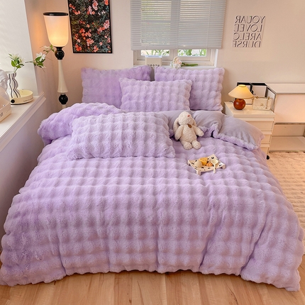 91家纺网 家纺一手货源 找家纺 席之家 2024新款高克重托卡斯仿皮草大泡泡兔兔绒牛奶绒四件套清新紫