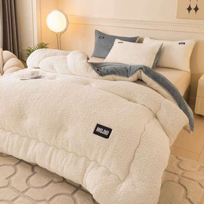 91家纺网 家纺一手货源 找家纺 （总）荔禾家居 2023新款羊羔绒贝贝绒贴标保暖冬被被子被芯