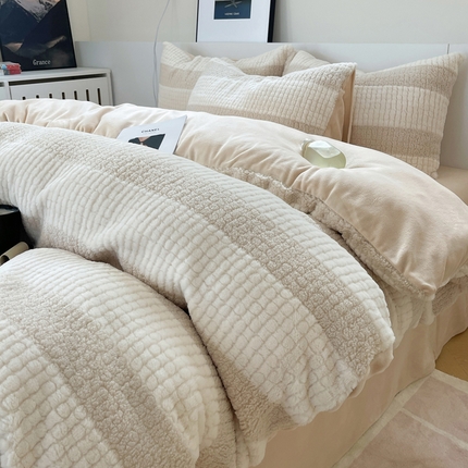 91家纺网 家纺一手货源 找家纺 （总）三朵家纺 2023新款加厚保暖雕花兔毛绒四件套