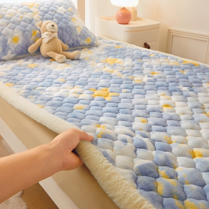 91家纺网 家纺一手货源 找家纺 （总）喜居 2023新款牛奶绒床垫夹棉床垫抗菌床垫学生宿舍床垫