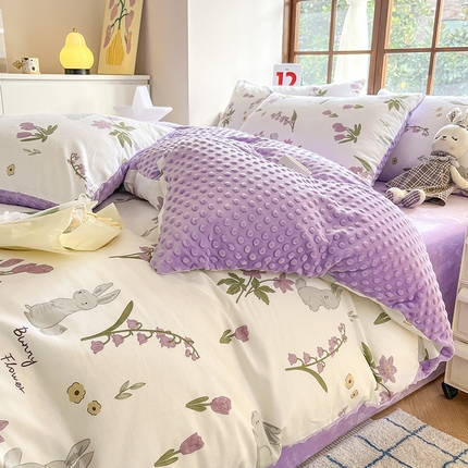 91家纺网 家纺一手货源 找家纺 麦伦家居 2023秋冬新品多功能床品全棉+豆豆绒四件套卡通小清新系列 风铃小兔