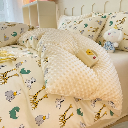 91家纺网 家纺一手货源 找家纺 麦伦家居 2023秋冬新品多功能床品全棉+豆豆绒四件套卡通小清新系列 动物世界