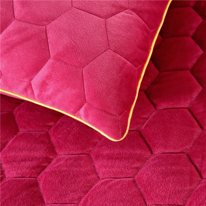 91家纺网 家纺一手货源 找家纺 胜权家纺 2023新款牛奶绒纯色夹棉单床裙单件保暖三件套席梦思床护垫 唯美-酒红色