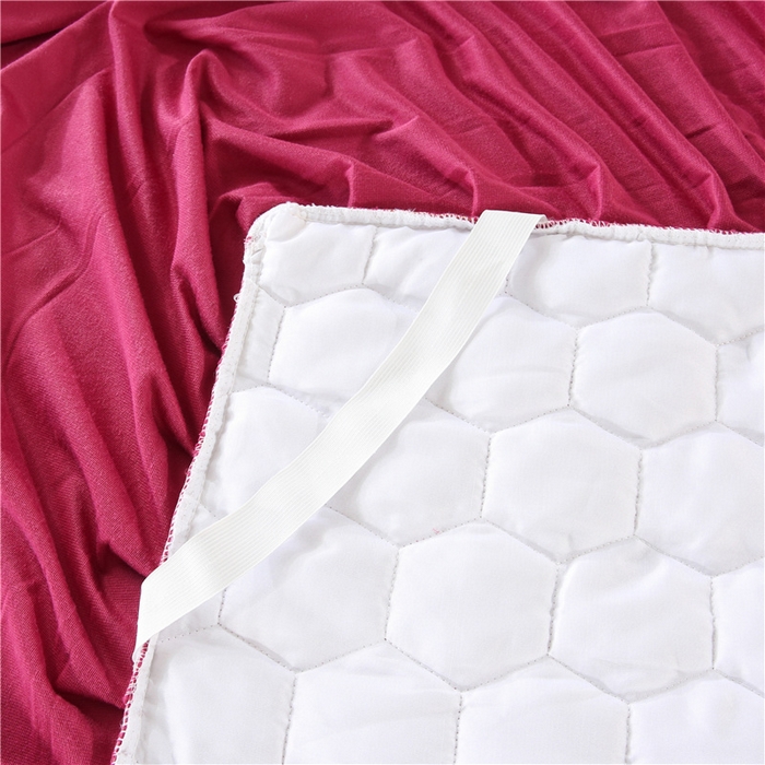 91家纺网 家纺一手货源 找家纺 胜权家纺 2023新款牛奶绒纯色夹棉单床裙单件保暖三件套席梦思床护垫 唯美-酒红色