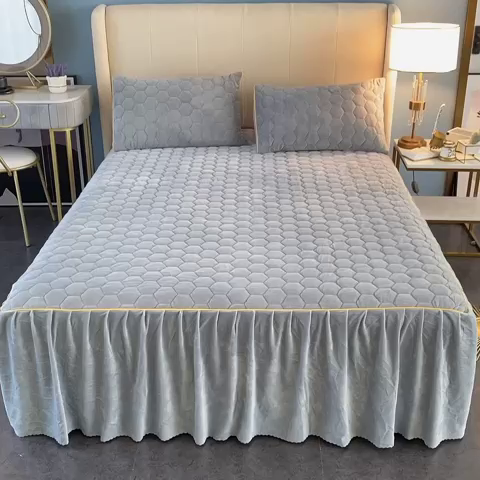 91家纺网 家纺一手货源 找家纺 （总）胜权 2024新款牛奶绒纯色夹棉单床裙单件保暖三件套席梦思床护垫