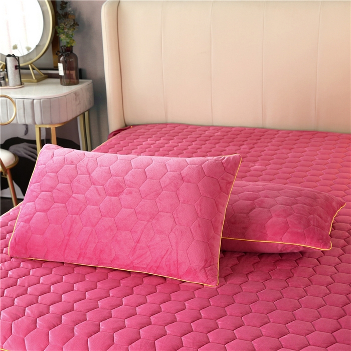 91家纺网 家纺一手货源 找家纺 胜权家纺 2023新款牛奶绒纯色夹棉单床裙单件保暖三件套席梦思床护垫 唯美-裸豆沙