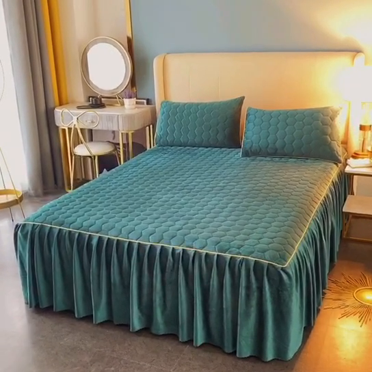 91家纺网 家纺一手货源 找家纺 胜权家纺 2023新款牛奶绒纯色夹棉单床裙单件保暖三件套席梦思床护垫 唯美-孔雀绿