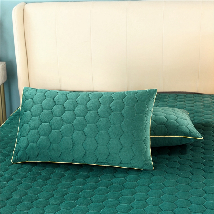 91家纺网 家纺一手货源 找家纺 胜权家纺 2023新款牛奶绒纯色夹棉单床裙单件保暖三件套席梦思床护垫 唯美-孔雀绿