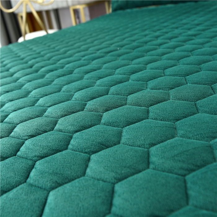 91家纺网 家纺一手货源 找家纺 胜权家纺 2023新款牛奶绒纯色夹棉单床裙单件保暖三件套席梦思床护垫 唯美-孔雀绿