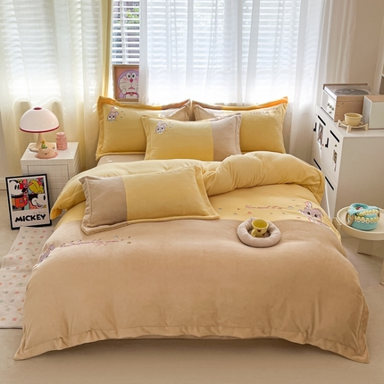 爱上家居 2023新款保暖加厚卡通刺绣牛奶绒四件套 兔眠-卡其拼黄