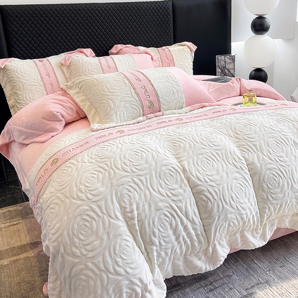 91家纺网 家纺一手货源 找家纺 首尔家纺 2023新款雕花绒四件套梦幻山茶系列 梦幻山茶-粉