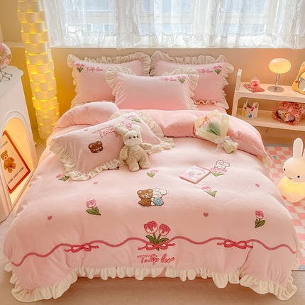 眠屿家纺2023新款花边款毛巾绣牛奶绒四件套（温馨版）花边花丛动物-粉