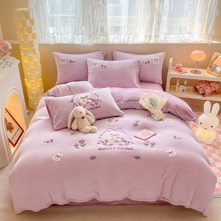 91家纺网 家纺一手货源 找家纺 眠屿家纺 2023新款牛奶绒毛巾绣四件套（温馨版） 兔子花园-紫