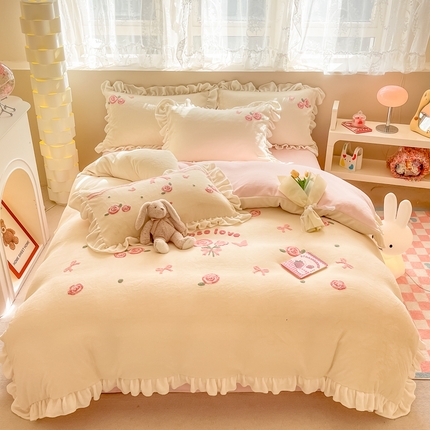 眠屿家纺2023新款花边款毛巾绣牛奶绒四件套（温馨版）花边玫瑰恋曲-白