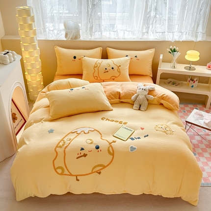 91家纺网 家纺一手货源 找家纺 眠屿家纺 2023新款牛奶绒毛巾绣四件套（温馨版） 调皮芝士（场景1）