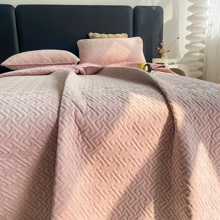 91家纺网 家纺一手货源 找家纺 恋绒家纺 2025新款高克重240克宝宝绒床盖一面绒一面棉床罩 蔷薇粉