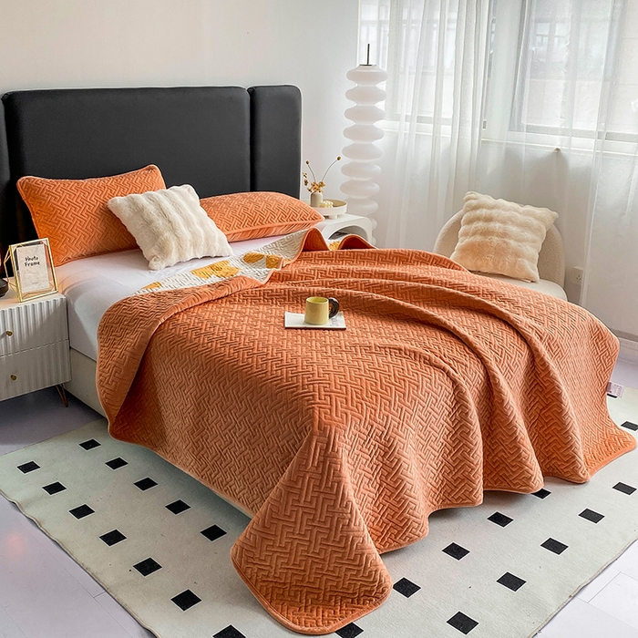 91家纺网 家纺一手货源 找家纺 恋绒家纺 2025新款高克重240克宝宝绒床盖一面绒一面棉床罩 慵懒橘