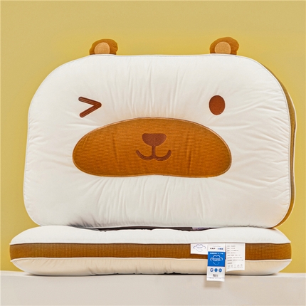 91家纺网 家纺一手货源 找家纺 昕科 2025新款全棉四色卡通枕-纯棉卡通熊猫枕成人枕芯分区绣花刺绣颈椎枕头护颈枕芯直播爆款枕头 小棕熊【单只装】