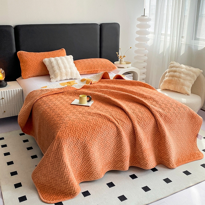 91家纺网 家纺一手货源 找家纺 恋绒家纺 2025新款高克重240克宝宝绒床盖一面绒一面棉床罩 慵懒橘