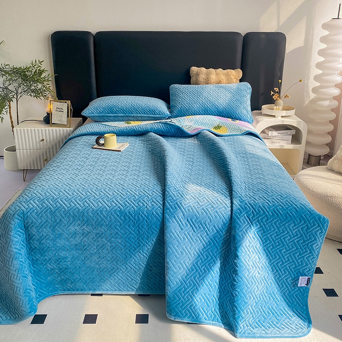 91家纺网 家纺一手货源 找家纺 恋绒家纺 2025新款高克重240克宝宝绒床盖一面绒一面棉床罩 宾利蓝