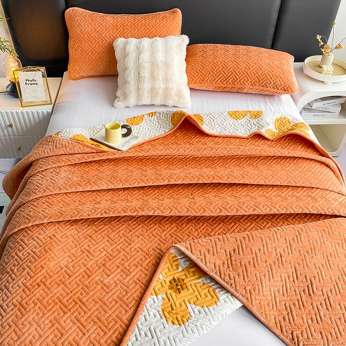 91家纺网 家纺一手货源 找家纺 恋绒家纺 2025新款高克重240克宝宝绒床盖一面绒一面棉床罩 慵懒橘