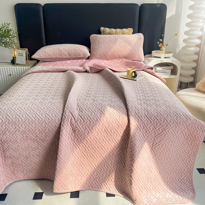 91家纺网 家纺一手货源 找家纺 恋绒家纺 2025新款高克重240克宝宝绒床盖一面绒一面棉床罩 蔷薇粉