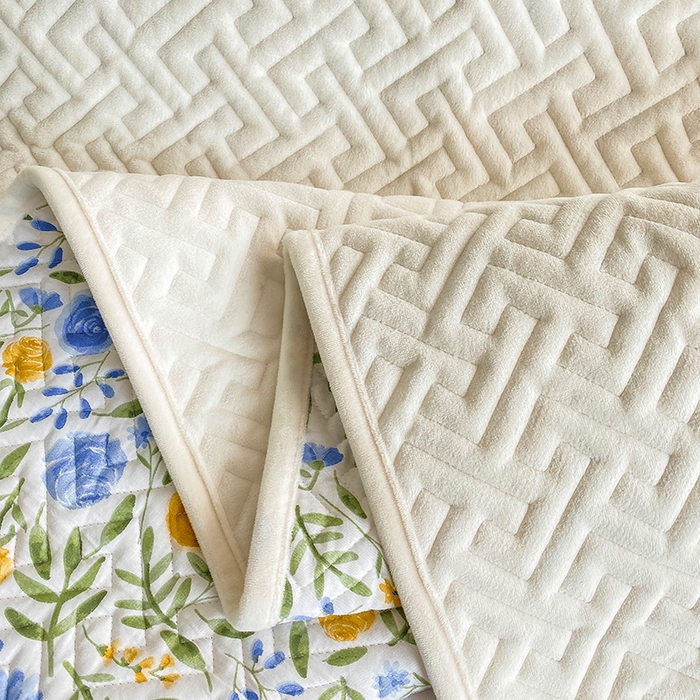 91家纺网 家纺一手货源 找家纺 （总）恋绒家纺 2025新款高克重240克宝宝绒床盖一面绒一面棉床罩