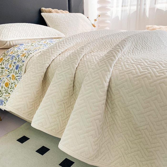 91家纺网 家纺一手货源 找家纺 恋绒家纺 2025新款高克重240克宝宝绒床盖一面绒一面棉床罩 奶油白