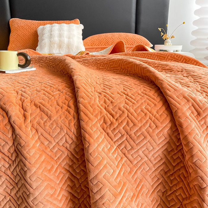 91家纺网 家纺一手货源 找家纺 恋绒家纺 2025新款高克重240克宝宝绒床盖一面绒一面棉床罩 慵懒橘