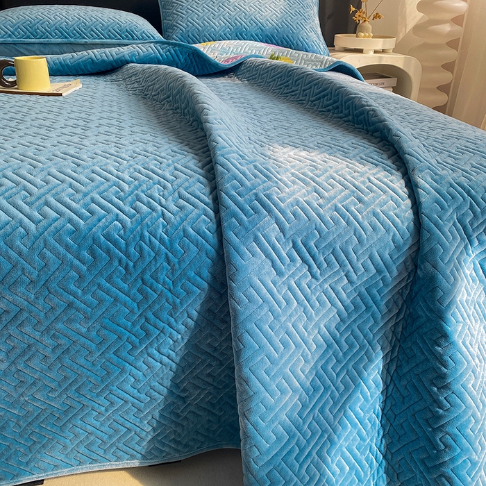 91家纺网 家纺一手货源 找家纺 恋绒家纺 2025新款高克重240克宝宝绒床盖一面绒一面棉床罩 宾利蓝