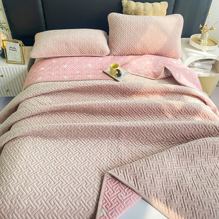 91家纺网 家纺一手货源 找家纺 恋绒家纺 2025新款高克重240克宝宝绒床盖一面绒一面棉床罩 蔷薇粉