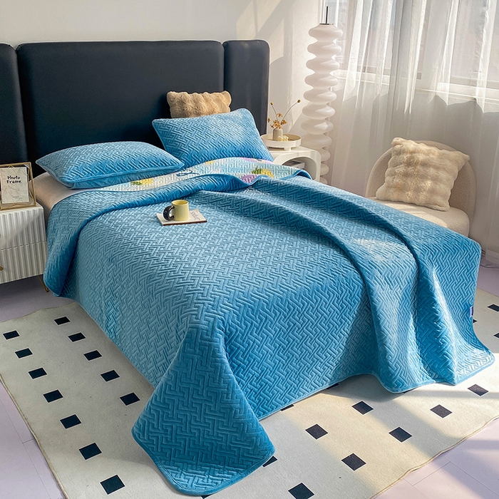 91家纺网 家纺一手货源 找家纺 恋绒家纺 2025新款高克重240克宝宝绒床盖一面绒一面棉床罩 宾利蓝