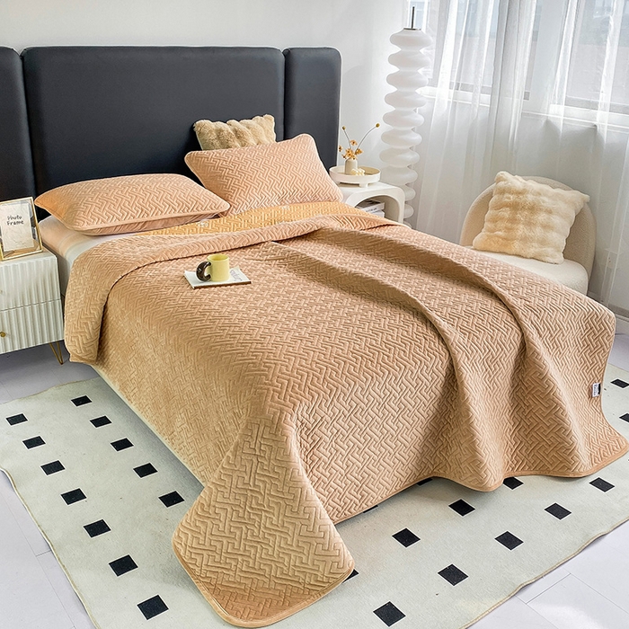 91家纺网 家纺一手货源 找家纺 恋绒家纺 2025新款高克重240克宝宝绒床盖一面绒一面棉床罩 卡其驼