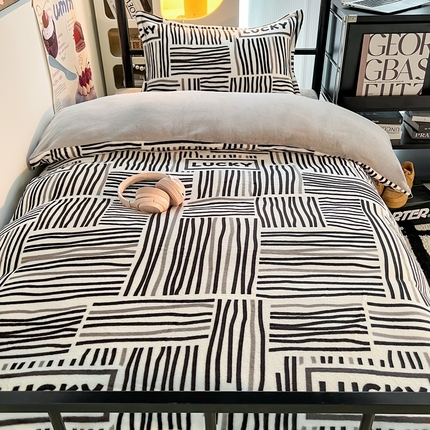 91家纺网 家纺一手货源 找家纺 川悦生活 2023新款高克重宿舍牛奶绒三件套四件套 小吉幸运