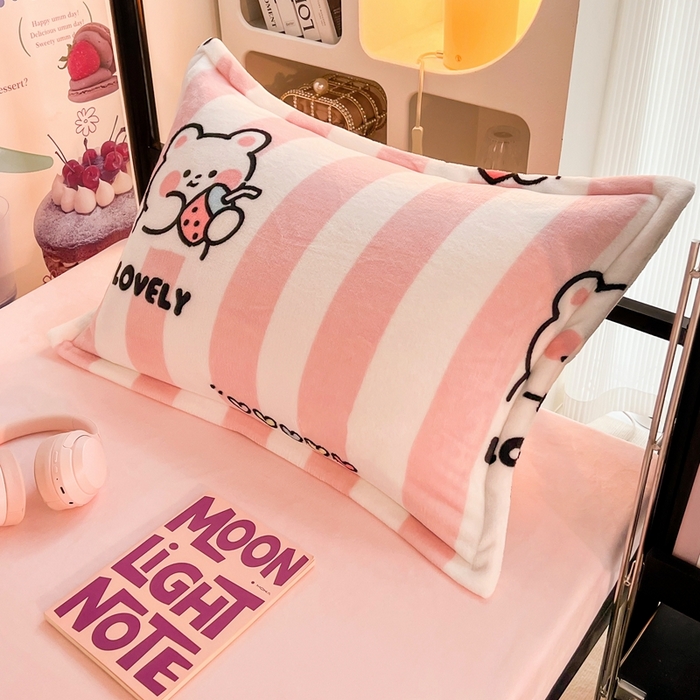 91家纺网 家纺一手货源 找家纺 川悦生活 2023新款高克重宿舍牛奶绒三件套四件套 快乐哼哼